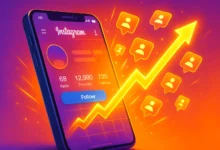 صورة هاتف يخرج منه رسم بياني للنمو وأيقونات متابعين جدد بعد استخدام **برنامج زيادة متابعين انستقرام** لتحقيق الشهرة.